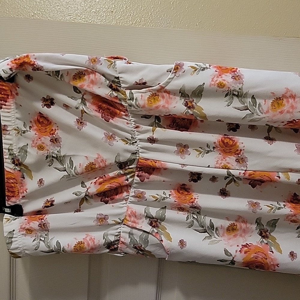 White And Floral Strapless Jumpsuit With Pockets